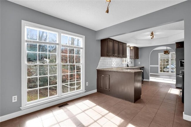 Building Photo - 3778 Rivaridge Dr