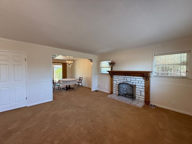 Building Photo - 735 Patterson Rd