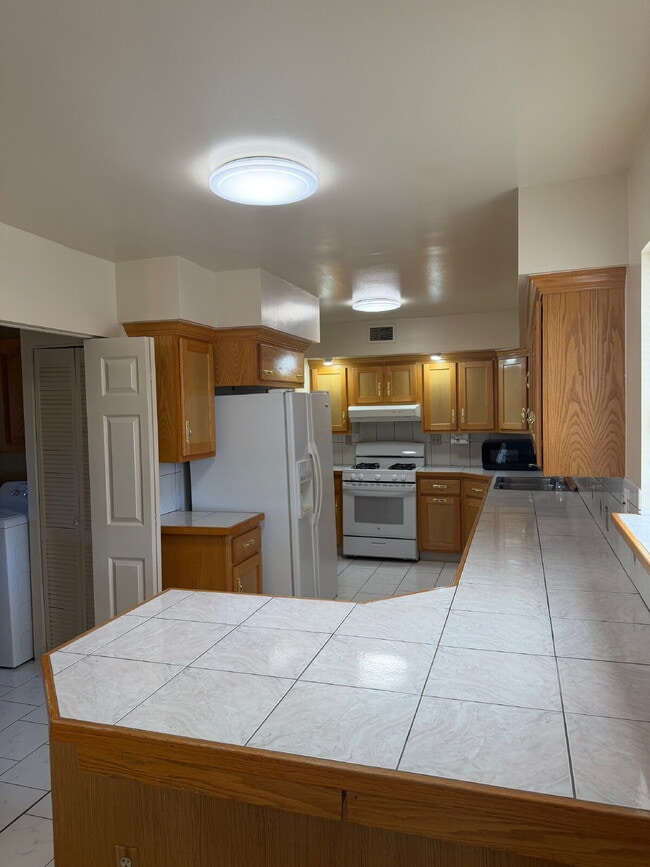 Building Photo - Ranch Style 3 bed, 1-1/2 bath Aurora Home ...