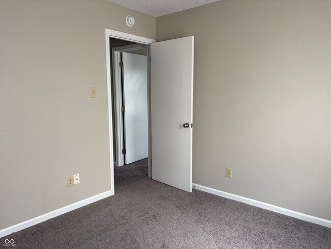 Building Photo - 5985 Claymont Blvd