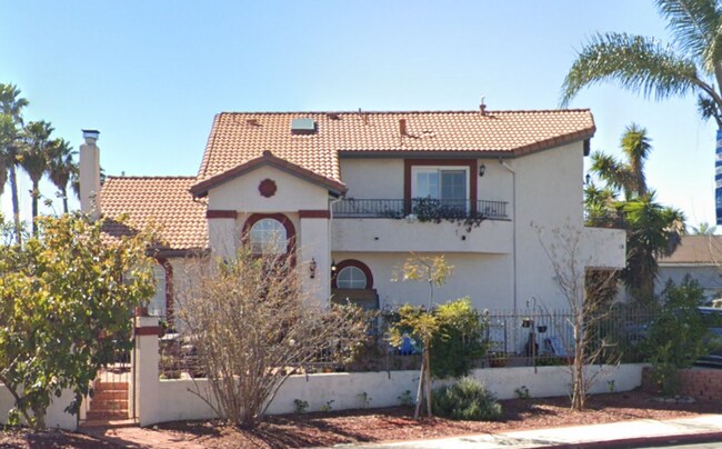 Building Photo - Newly Renovated! 4BD + Attached Studio (Le...