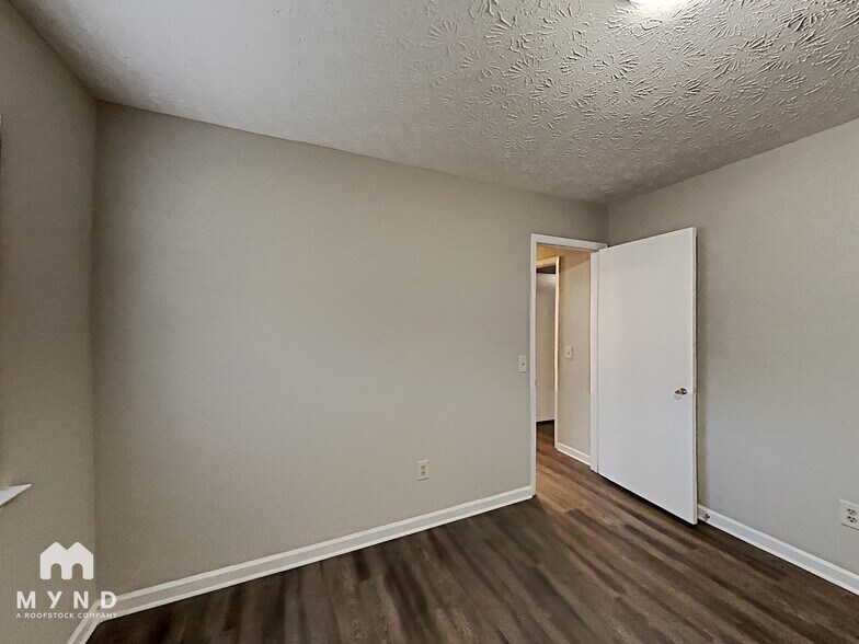 Building Photo - 2101 Mallard Way