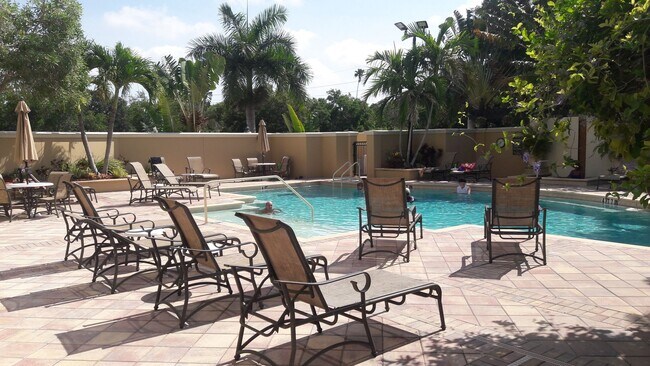 Building Photo - Annual unfurnished luxury 3/2 condo downtown Sarasota overlooking a park!