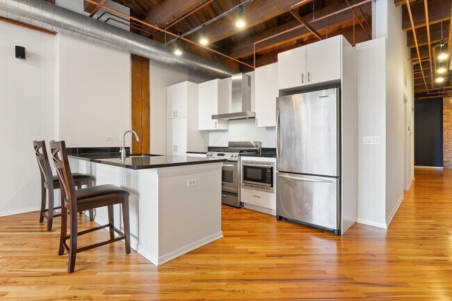 Building Photo - 1040 W Adams St