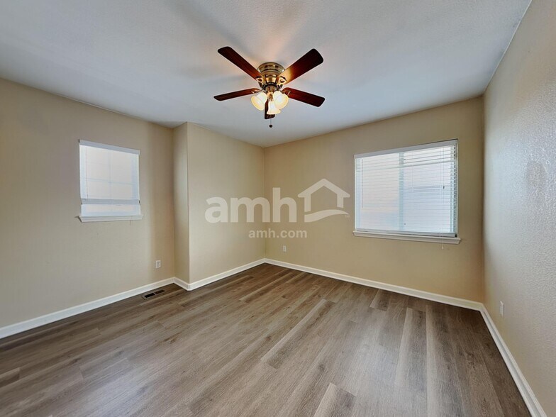 Building Photo - 9742 Jasper Dr