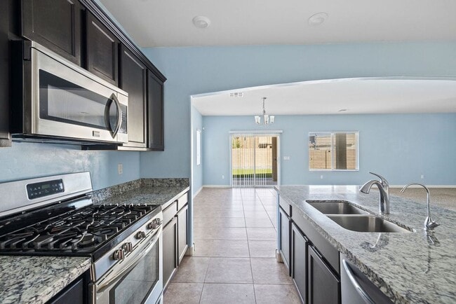 Building Photo - This very popular 2-story home floor plan ...