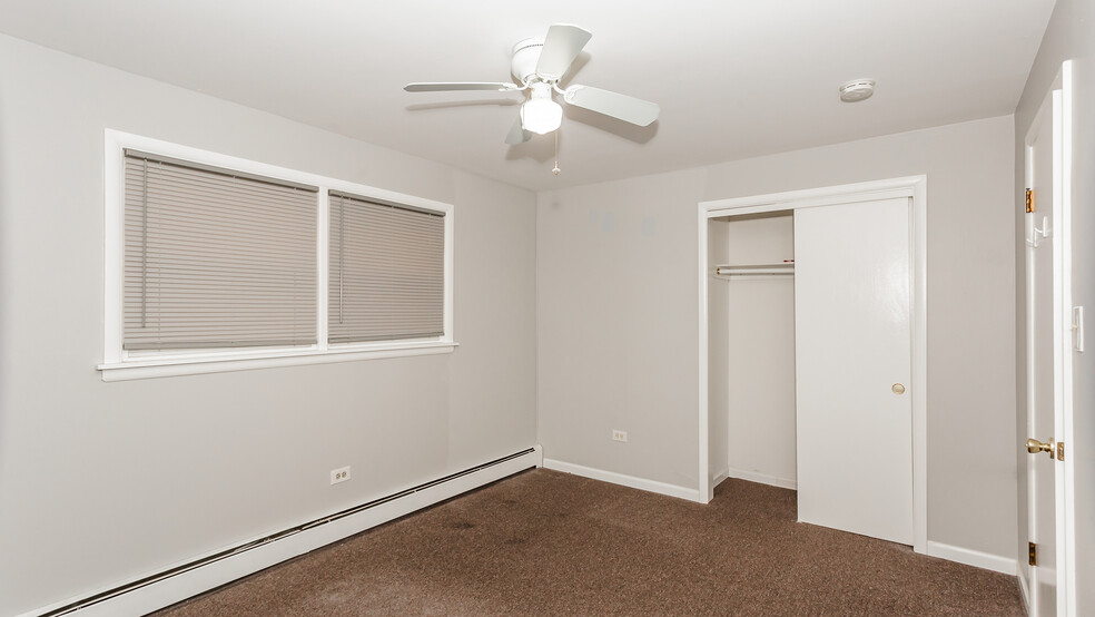 Building Photo - 5940 S Kilbourn Ave