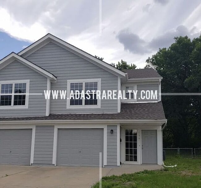 Building Photo - Spacious Duplex in the Heart of Olathe-Ava...