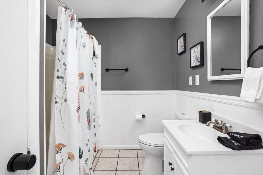 Building Photo - 5144 Primrose Ave