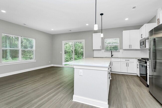 Building Photo - 2732 Catalina Ave