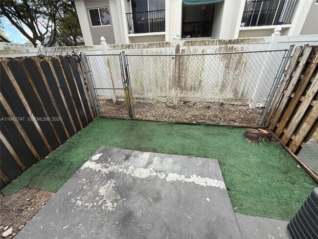 Building Photo - 420 NE 18th Ave