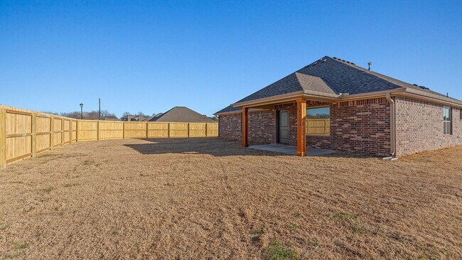 Building Photo - "Brand New 3-Bedroom Farmington Home with Granite Countertops and Cozy Fireplace!"