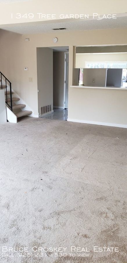 Building Photo - Move in ready! Pets ok