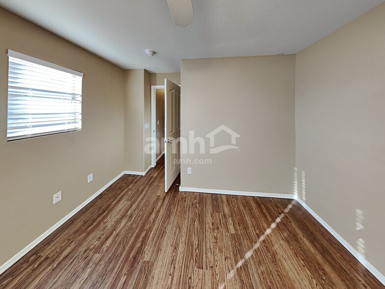 Building Photo - 8462 E Lindner Ave