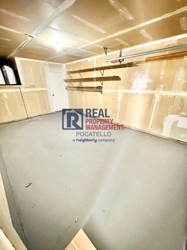 Building Photo - Updated 3 Bedroom 2 bath Townhome