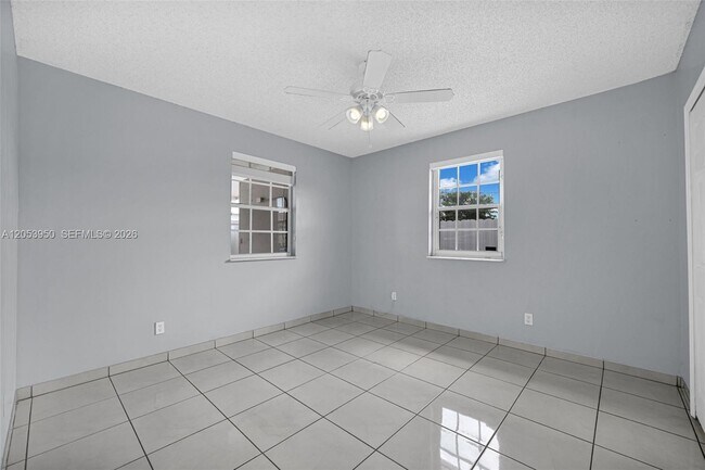 Building Photo - 451 E 37th St
