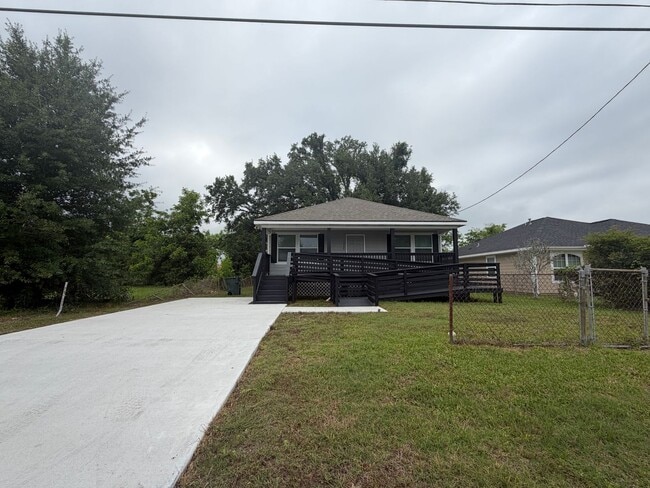 Building Photo - New Home! 4/2!