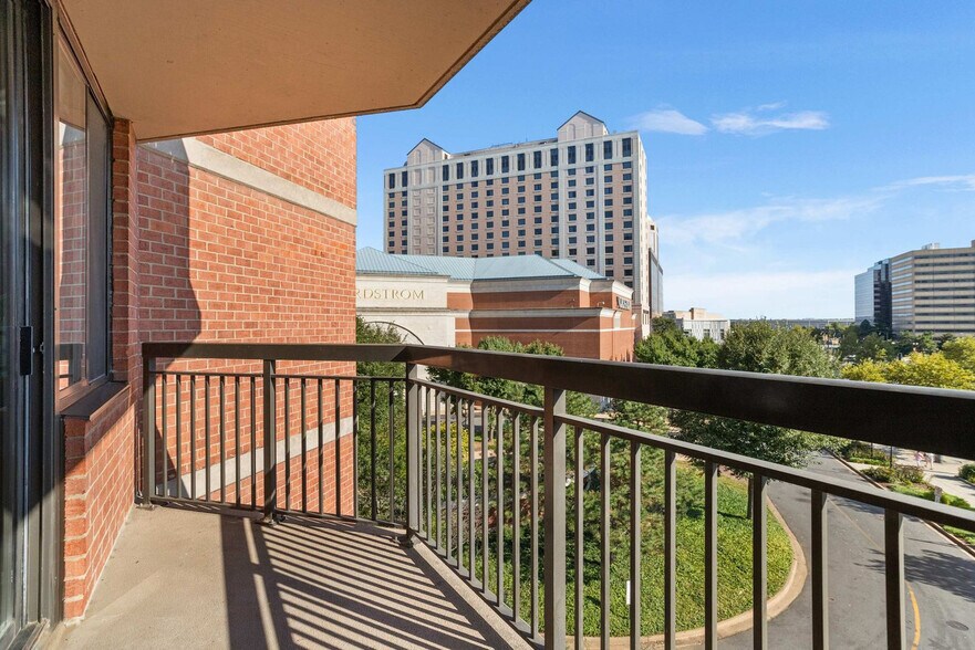 Building Photo - 801 15th St S