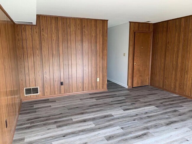 Building Photo - 1635 S Dorchester Dr