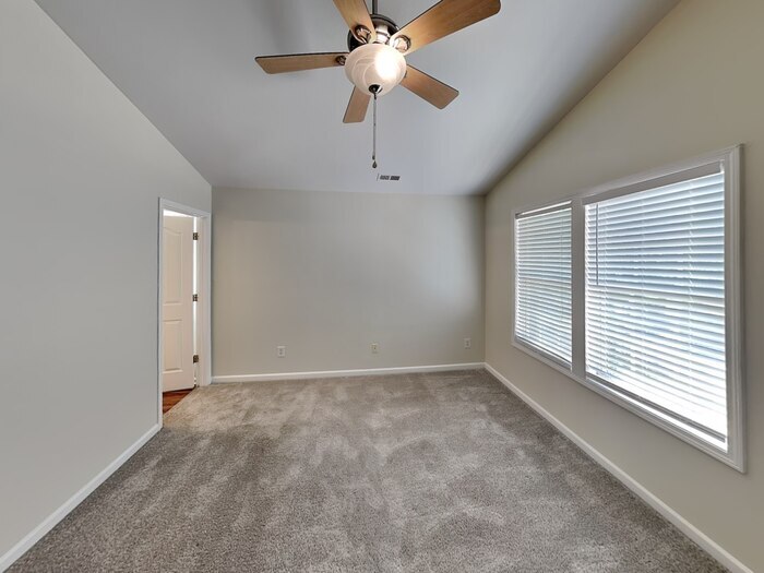 Building Photo - 2727 Oasis Ln