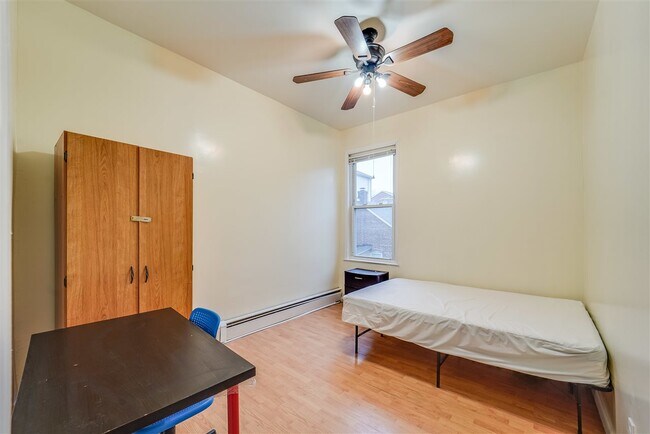 Building Photo - 144 Nelson Ave