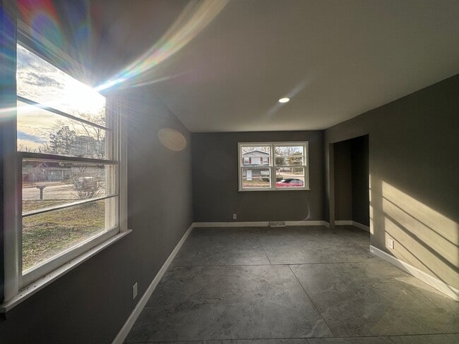 Building Photo - 3 bedroom home in Carbondale