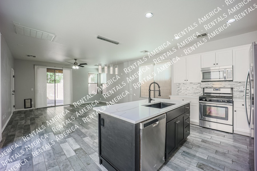 Building Photo - 18830 E Swan Dr