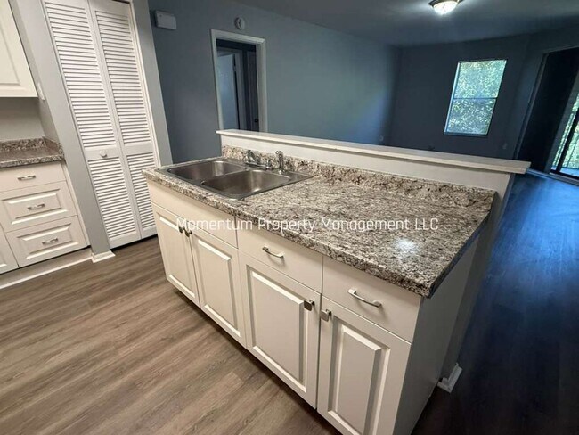 Building Photo - BEAUTIFUL REMODELED 3/2 IN CLEARWATER!! AVAILABLE FOR IMMEDIATE MOVE IN!!