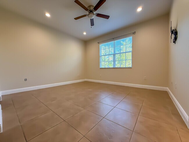 Building Photo - 6966 Julia Gardens Dr
