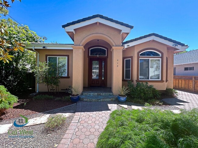 Primary Photo - $7995 - Executive 4 bed, 3 full bath, Palo...