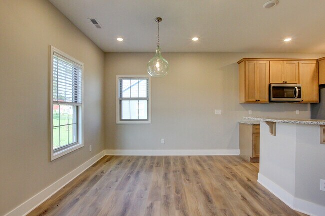 Building Photo - 102 Riverbend Dr