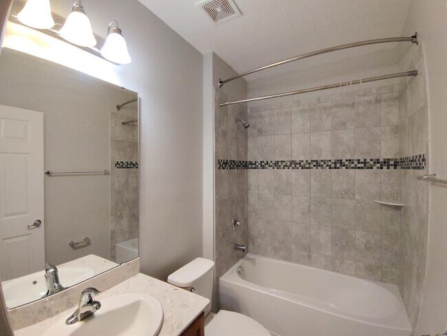 Building Photo - 2213 Waukegan Dr