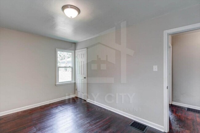 Building Photo - 3422 Kinnear Ave