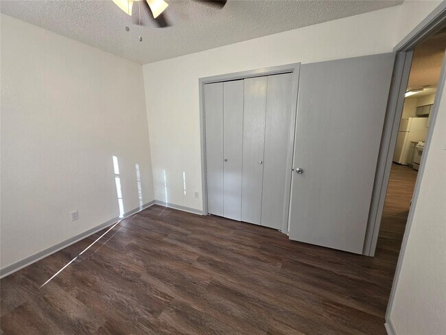 Building Photo - 1735 Horseshoe Cir