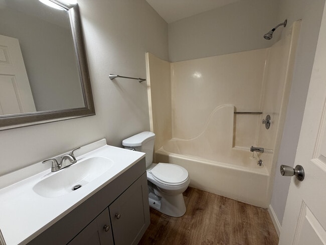 Building Photo - 1918 Mirtle Grove Ct