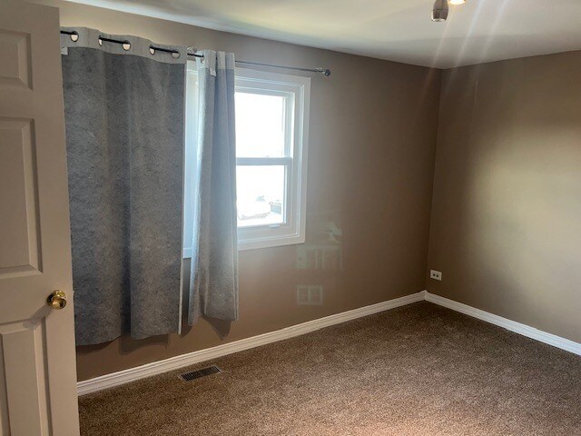 Building Photo - 1863 Jamestown Cir
