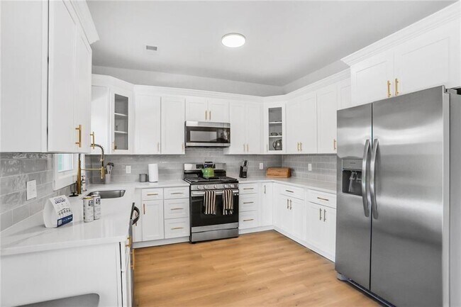 Building Photo - 1210 Cleburne Ave NE