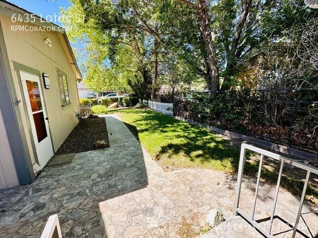 Building Photo - 6435 Lotus St