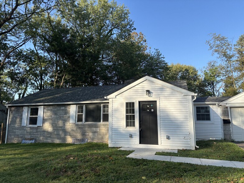 Primary Photo - 1043 Thrush Ln