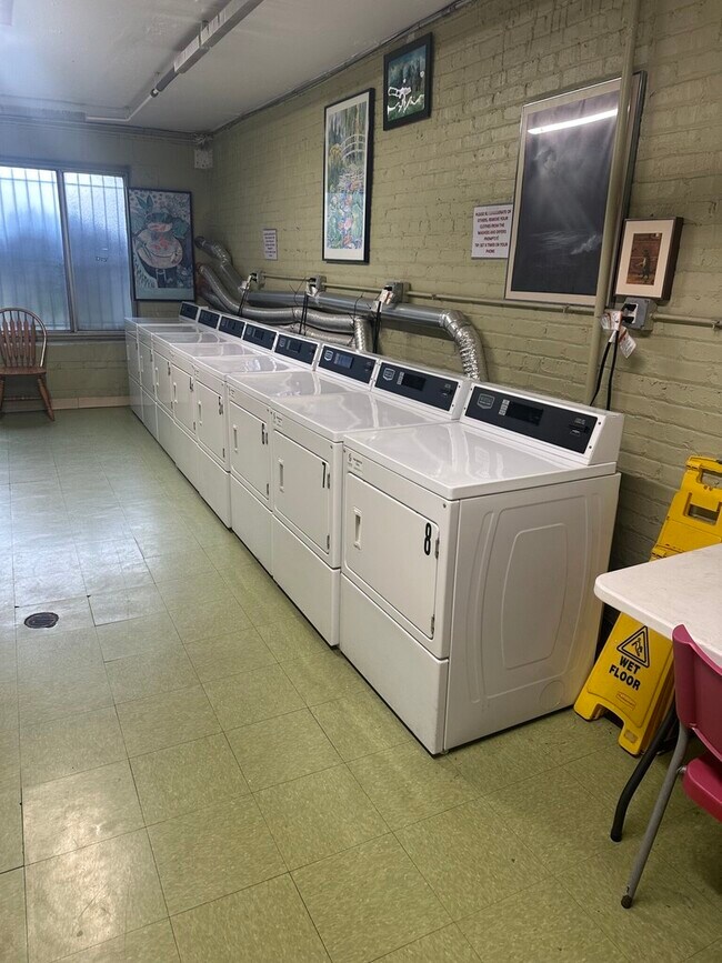 Building Photo - 7320 N Rogers Ave