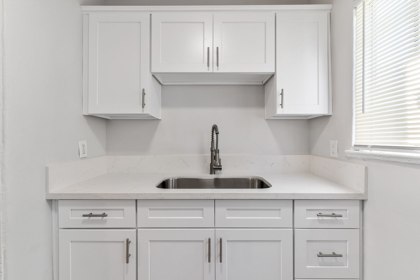 Building Photo - 2652 E 15th St