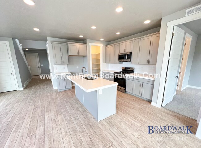 Building Photo - Modern Town Home in Highland!
