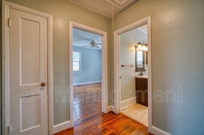 Building Photo - 534 Lucerne Dr