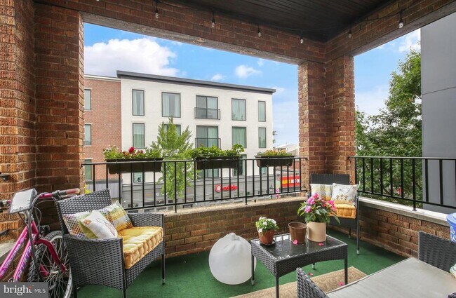 Building Photo - 6168 Ridge Ave