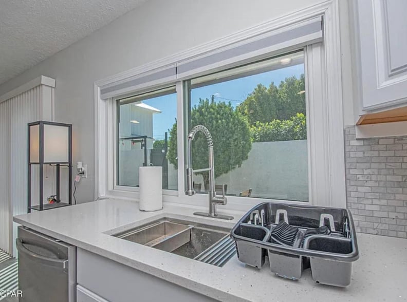 Building Photo - 5524 Sunset Ave