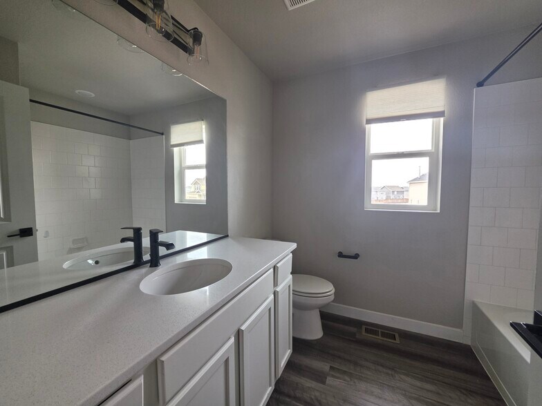 Building Photo - 10429 Luneth Dr
