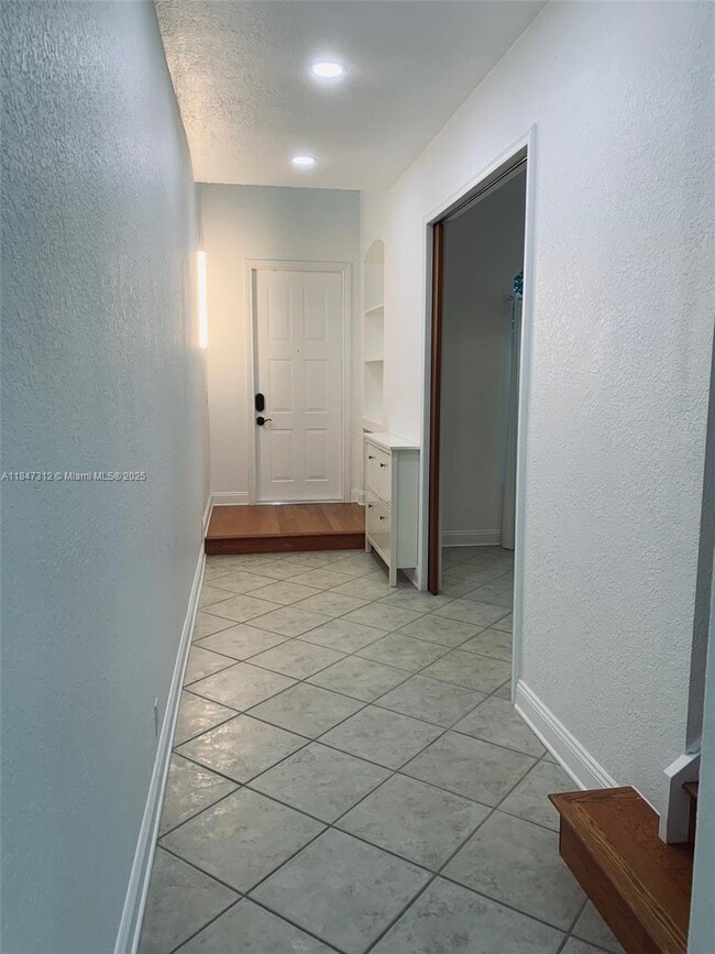 Building Photo - 4951 SW 38th Way
