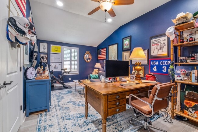 Building Photo - 605 Waverly Rd