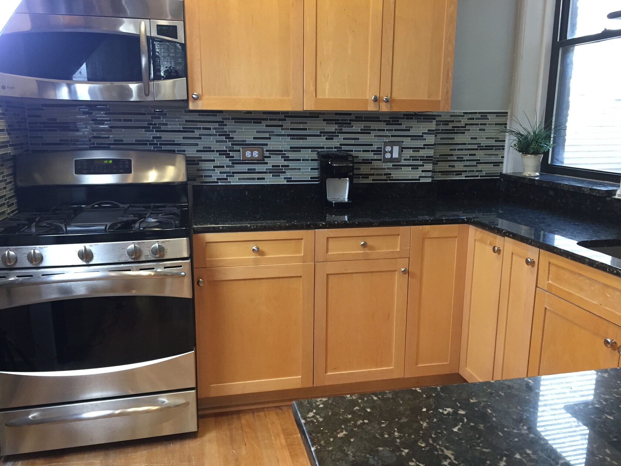 Kitchen - 859 W Lill Ave