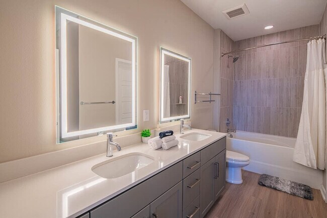 Building Photo - 730 E Marlette Ave